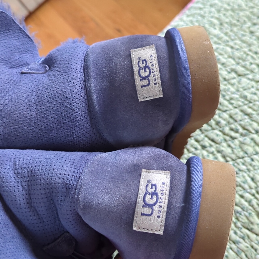 UGGs - Picture 3 of 10
